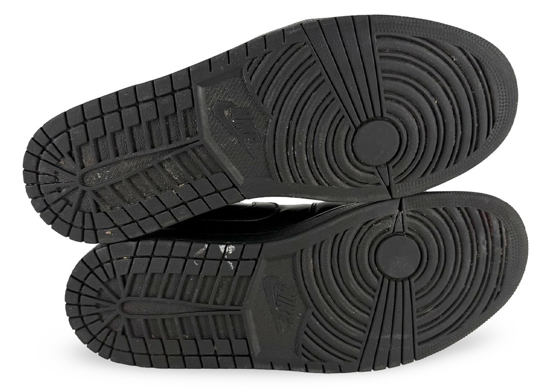 Jordan 1 Low Triple Black (2022)