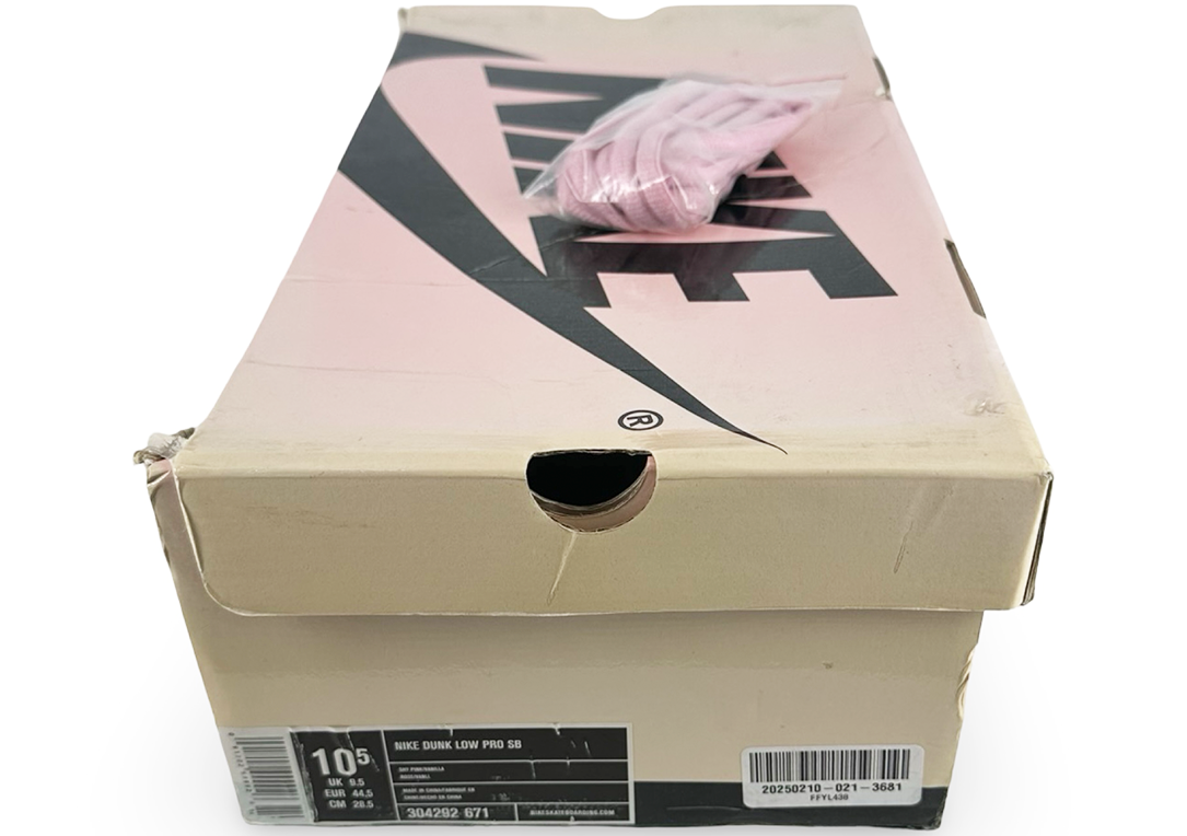 Nike SB Dunk Low Stussy Cherry