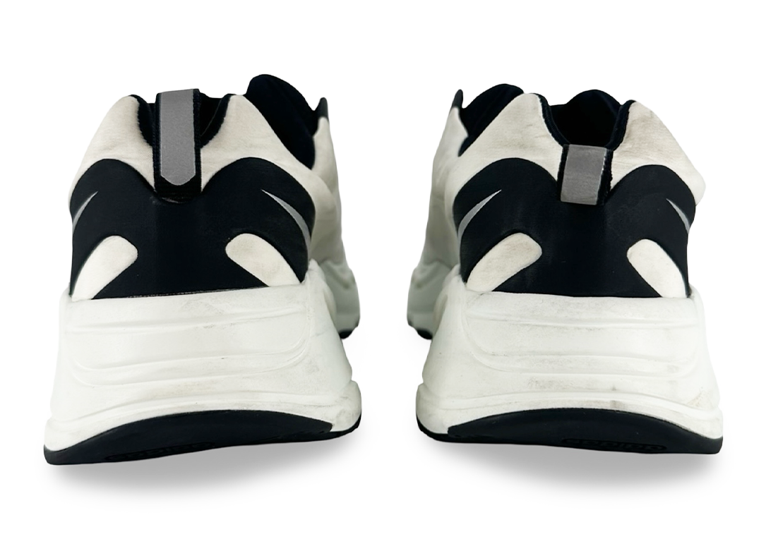 adidas Yeezy Boost 700 MNVN Laceless Analog