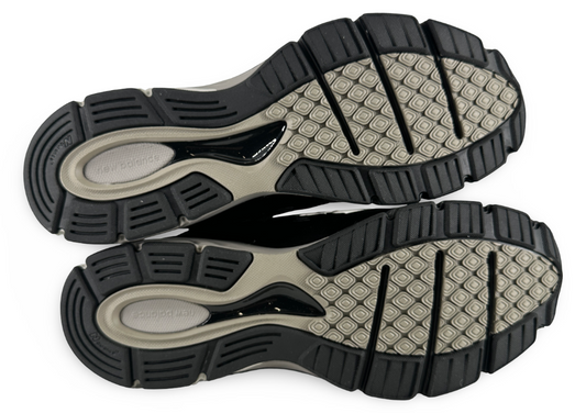 New Balance 990v4 MiUSA Black Silver