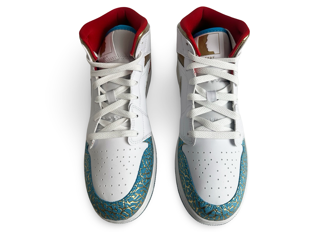 Jordan 1 Mid Sneaker School NC to Chicago (GS)
