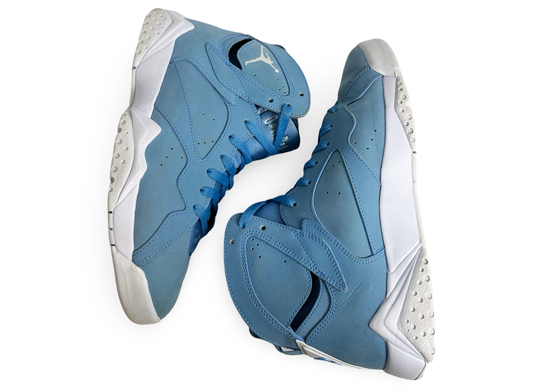 Jordan 7 Retro Pantone