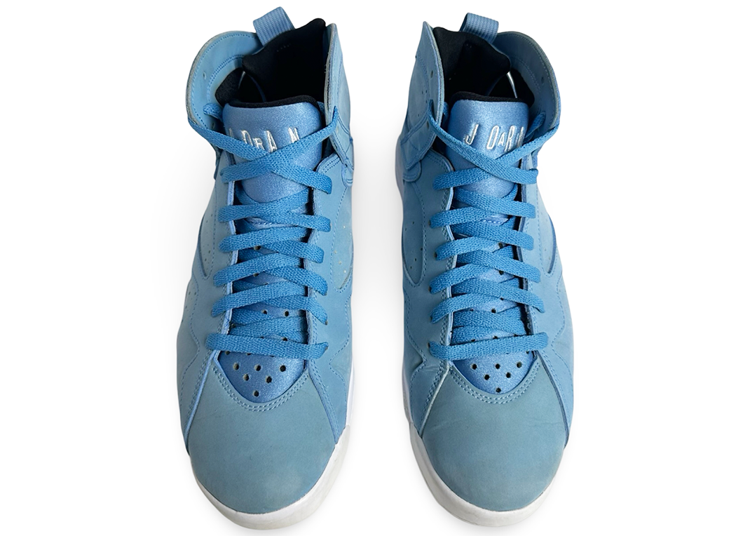 Jordan 7 Retro Pantone