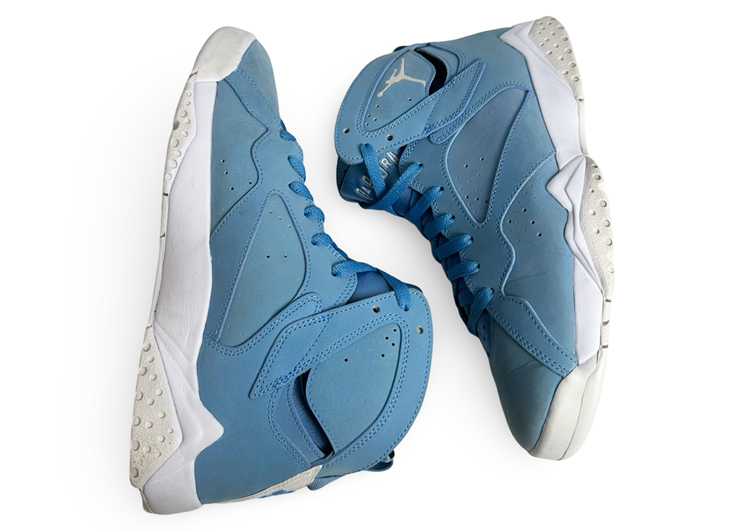 Jordan 7 Retro Pantone