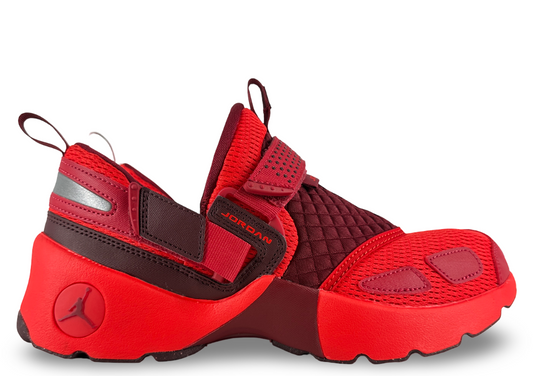 Jordan Trunner LX Chile Red (Women's)