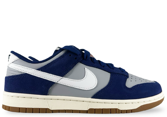 Nike Dunk Low Retro SE Deep Royal Blue Gum