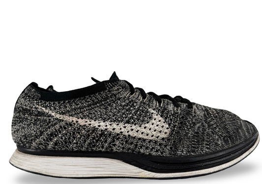 Nike Flyknit Racer Oreo 2