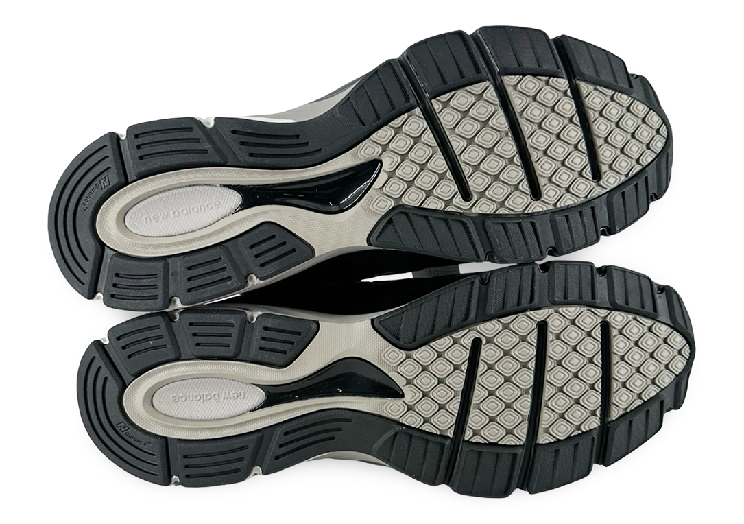 New Balance 990v4 MiUSA Black Silver