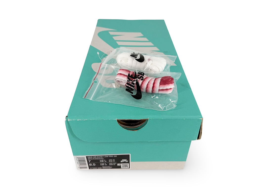 Nike SB Dunk Low StrangeLove Skateboards