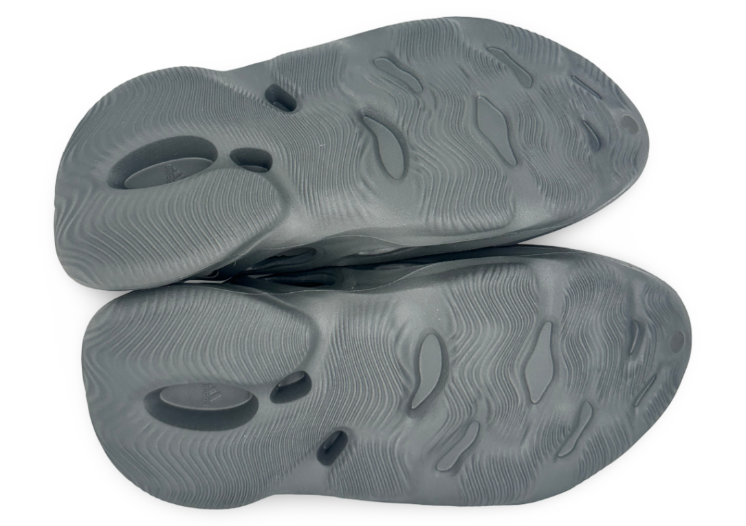 adidas Yeezy Foam RNR Carbon