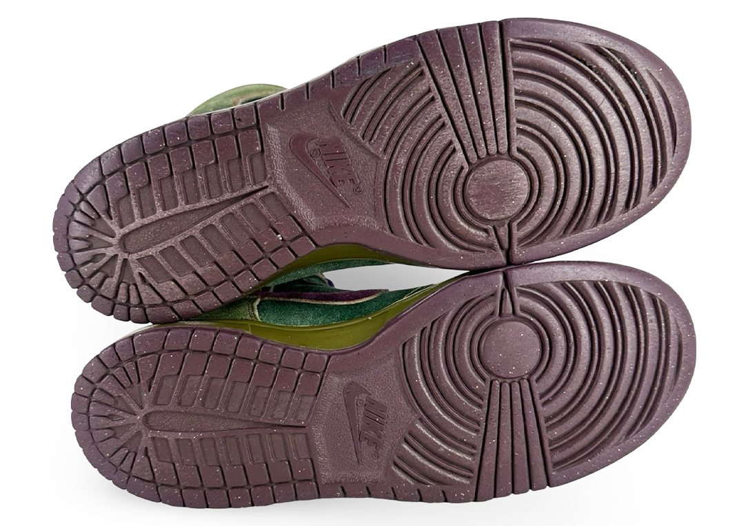 Nike SB Dunk High Skunk 420