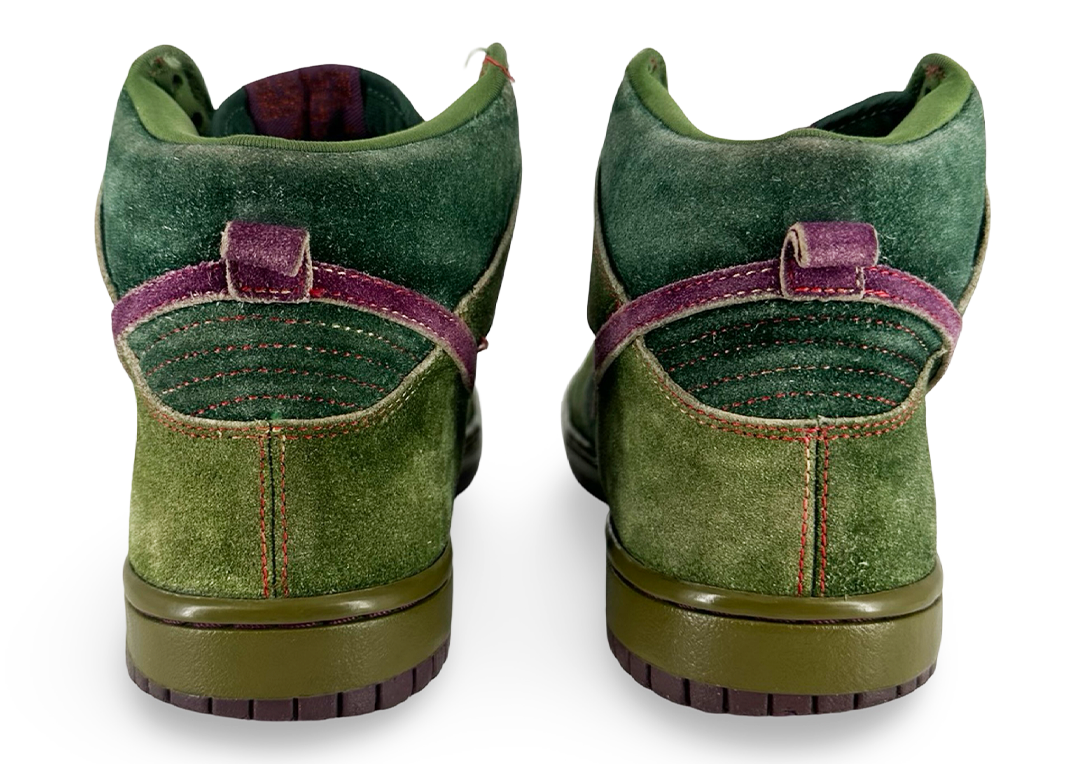 Nike SB Dunk High Skunk 420