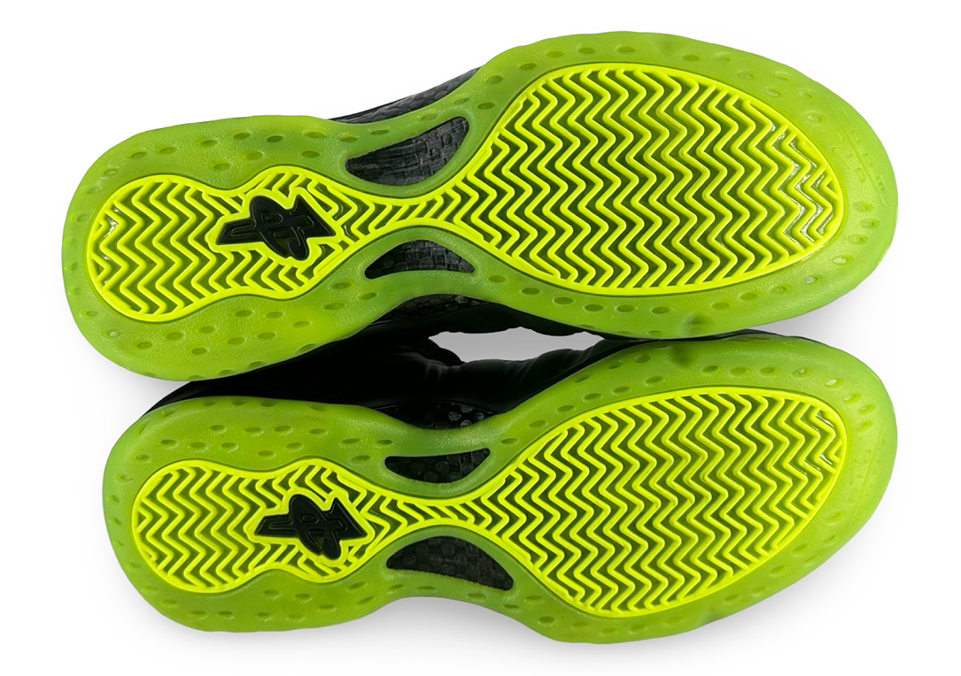 Nike Air Foamposite One Black Volt