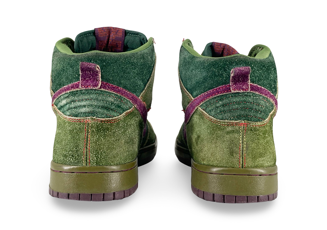 Nike SB Dunk High Skunk 420