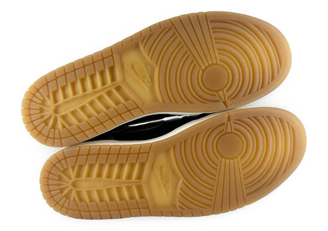 Jordan 1 Retro High OG Black Metallic Gold