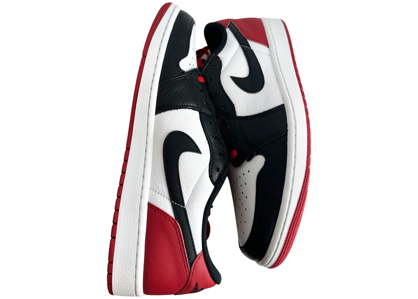 Jordan 1 Retro Low OG Black Toe (2023)