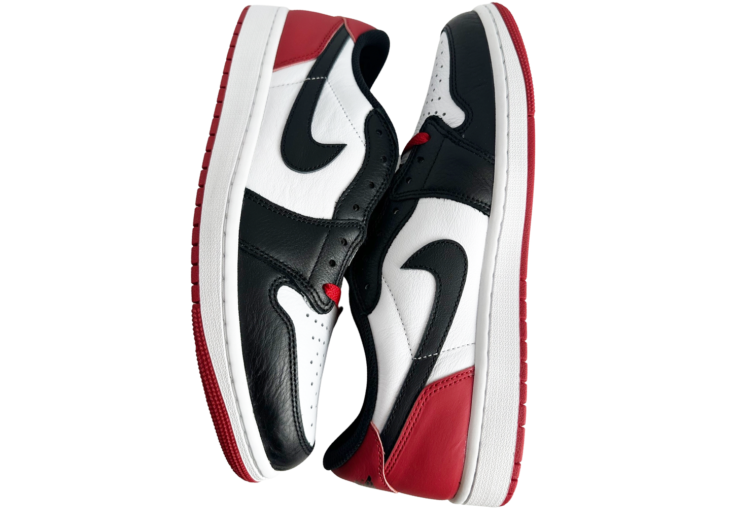 Jordan 1 Retro Low OG Black Toe (2023)