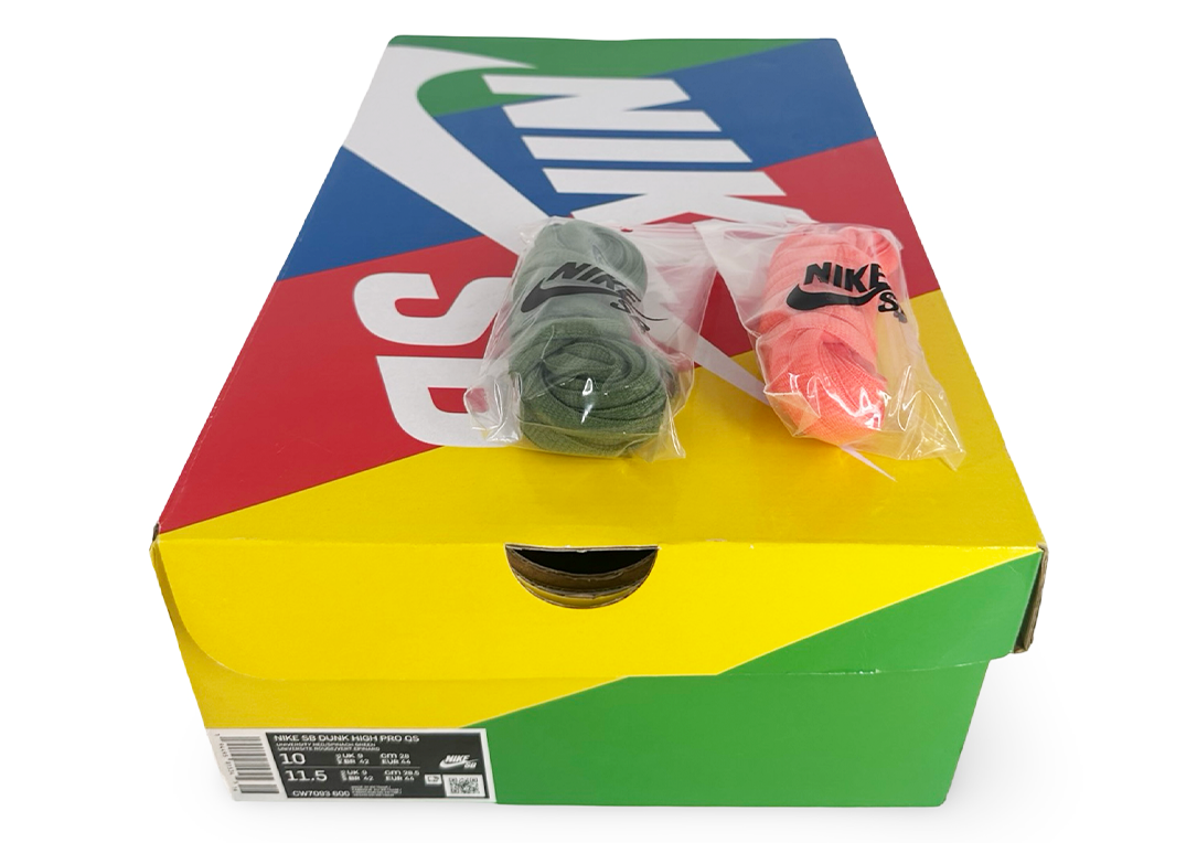 Nike SB Dunk High Strawberry Cough