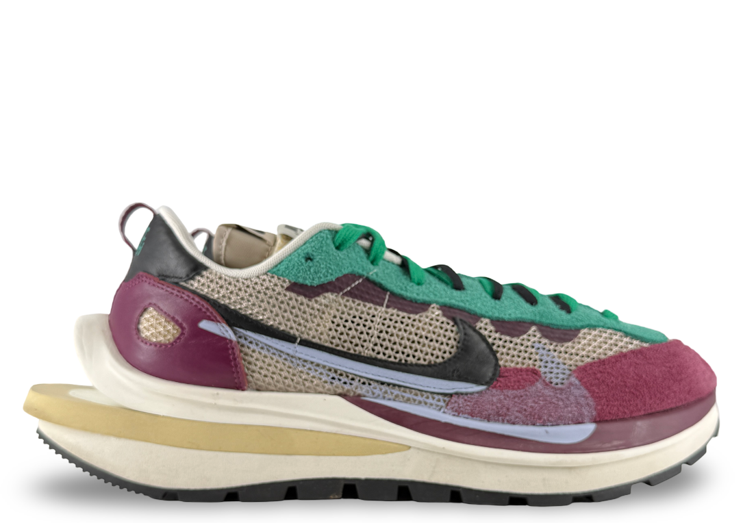 Nike Vaporwaffle sacai Villain Red Neptune Green
