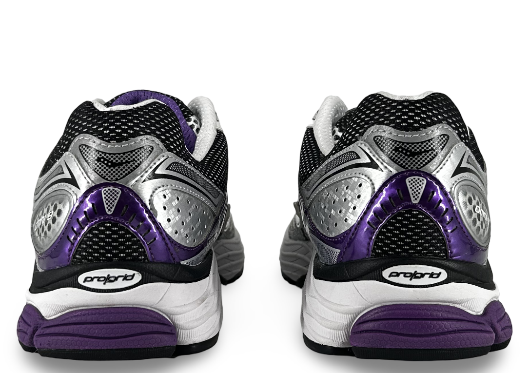 Saucony ProGrid Omni 9
White Black Silver Purple