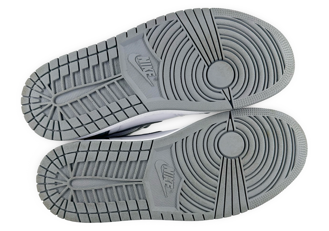 Jordan 1 Retro High OG Stealth